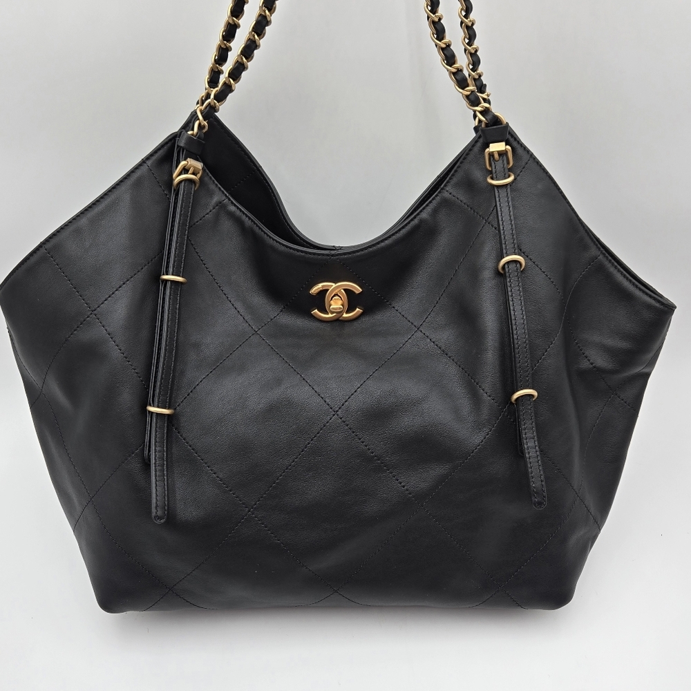 Chanel Maxi Shopping Bag - COA INCLUDED - Picture 4 of 12